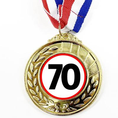 Erm007 Arany Szinu Erem Szalaggal 70 Karikas Ajandek 70 Szulinapra