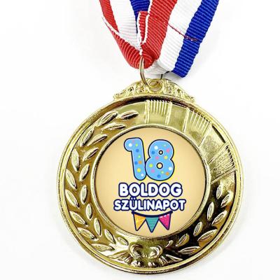 Erm060 Arany Szinu Erem Szalaggal 18 Boldog Szulinapot Ajandek 18 Szulinapra